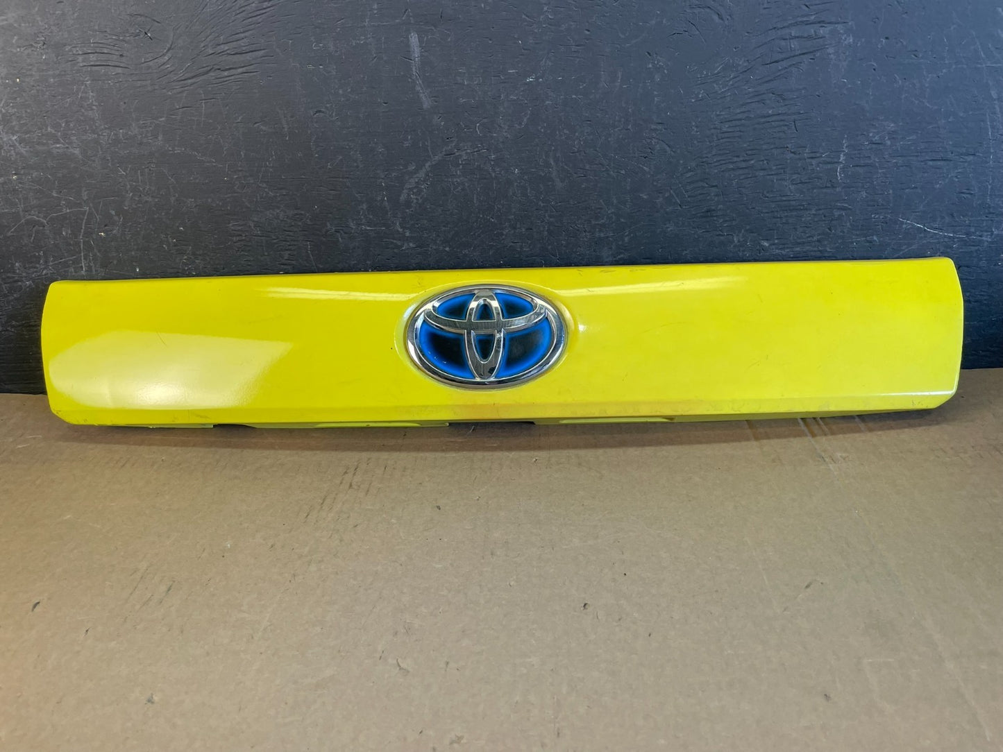 2012 2013 2014 Toyota Prius V Trunk Lid Liftgate Garnish Trim Panel OE AD0135 DG0