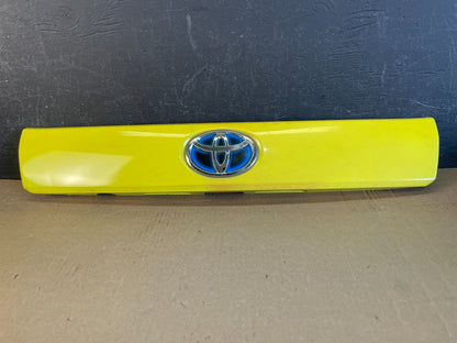 2012 2013 2014 Toyota Prius V Trunk Lid Liftgate Garnish Trim Panel OE AD0135 DG0