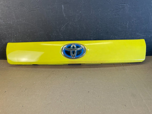 2012 2013 2014 Toyota Prius V Trunk Lid Liftgate Garnish Trim Panel OE AD0135 DG0