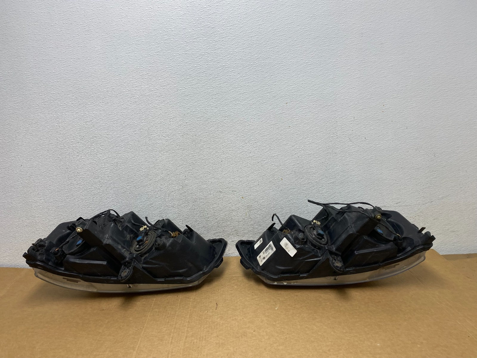 2008 to 2016 Chrysler Town and Country Left+Right Side Headlights AD5335 DW7