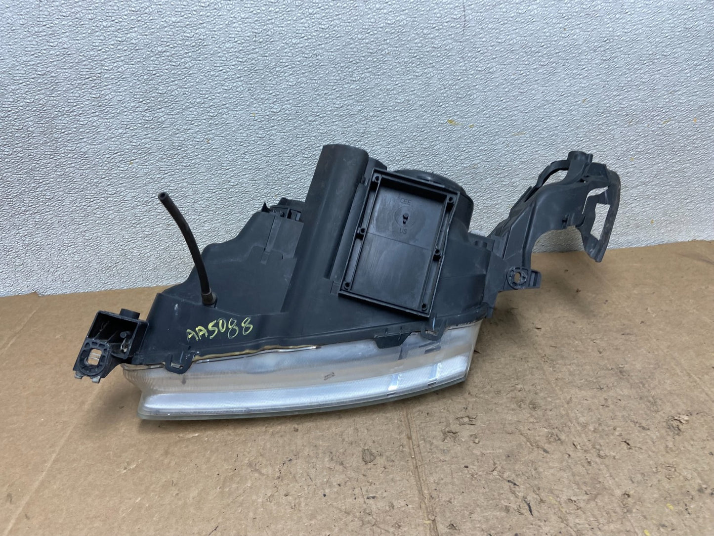 2002 to 2005 Saab 9-5 Right Passenger Side Halogen Headlight OEM AA5088 DW7