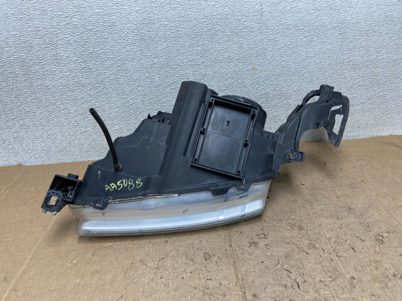 2002 to 2005 Saab 9-5 Right Passenger Side Halogen Headlight OEM AA5088 DW7