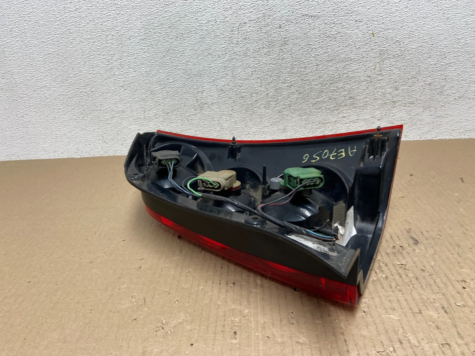 2005 2006 Mazda Tribute Left Driver LH Tail Light AE7056 DW7