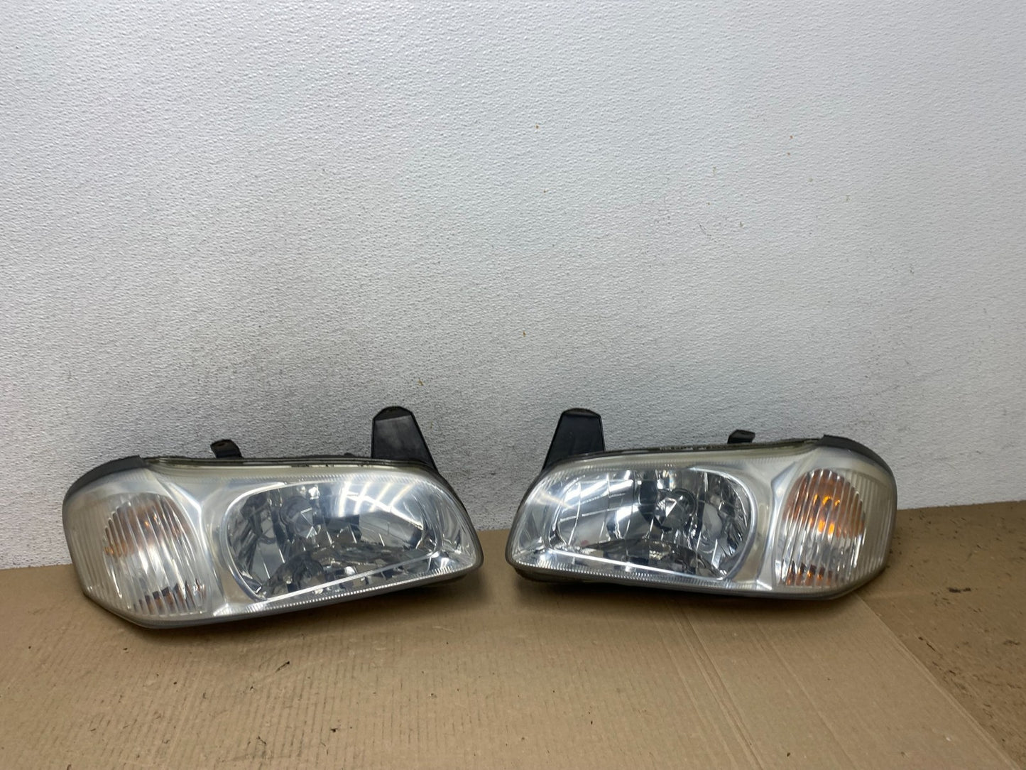 2000 to 2001 Nissan Maxima Left + Right Set Halogen Headlights AF5852 DW0