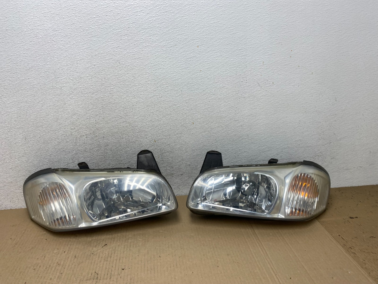 2000 to 2001 Nissan Maxima Left + Right Set Halogen Headlights AF5852 DW0