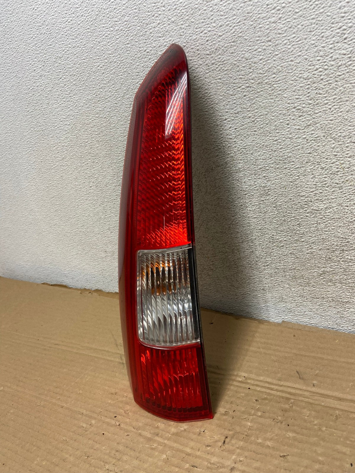 2001 - 2004 Volvo XC70 V70 Left Driver LH Side Tail Light Upper AG9074 LK2