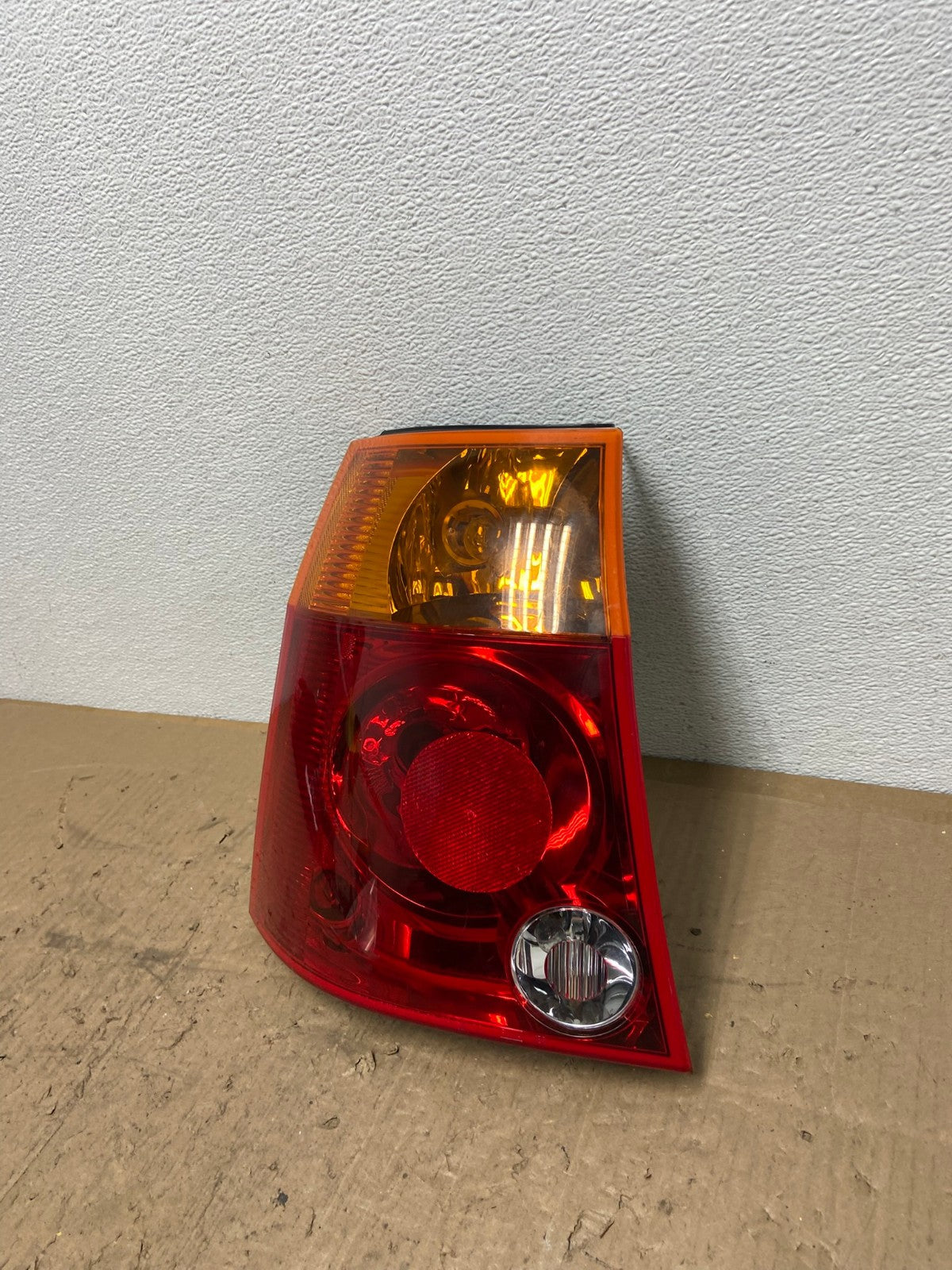 2004 2005 2006 Chrysler Pacifica Left Driver LH Tail Light Oem AC0196 LK1