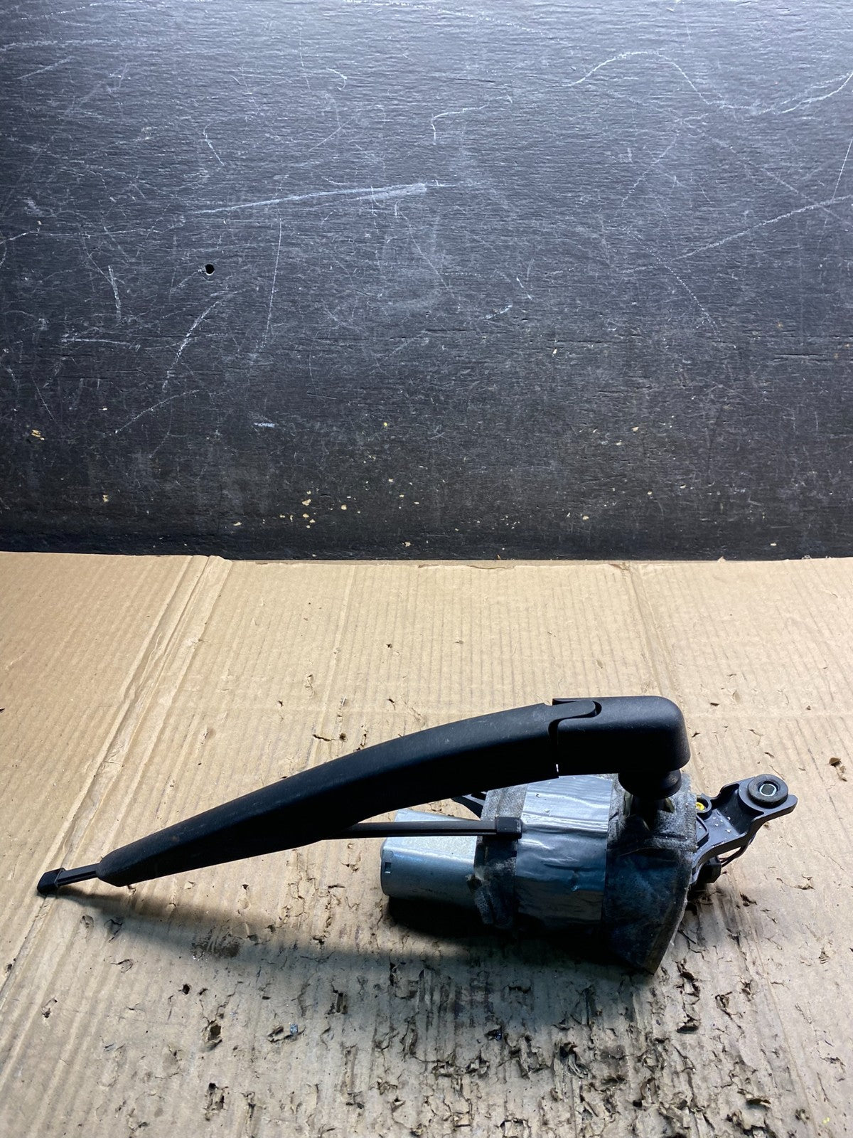 2011 to 2019 Ford Explorer Rear Windshield Wiper Motor OEM X4642 DG3