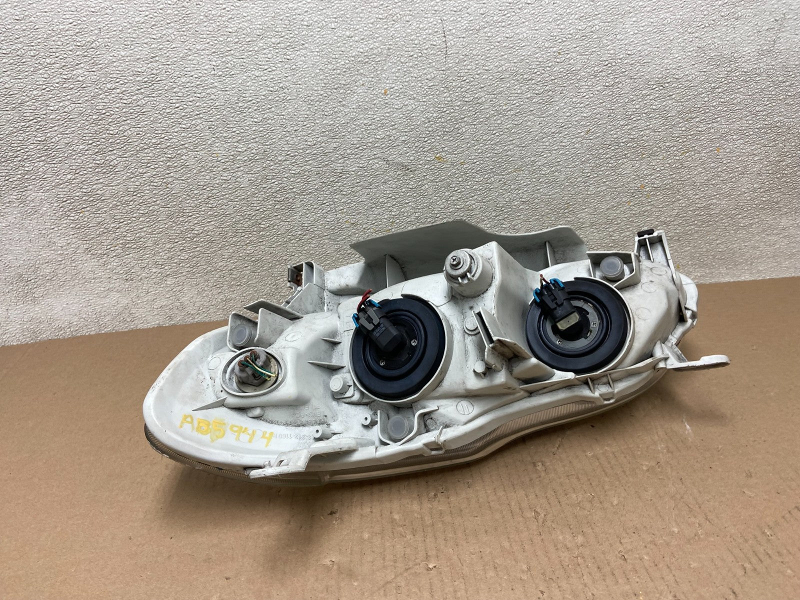 2005 to 2008 Toyota Corolla Right Passenger RH side Headlight AB5944 DW5