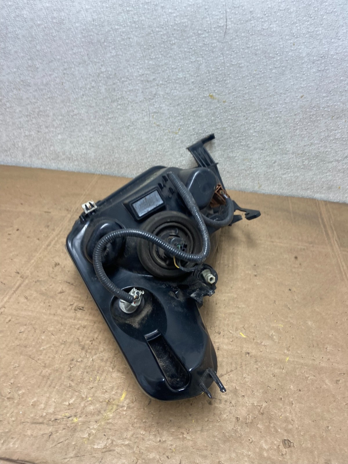 2008 2009 2010 2011 Ford Focus Right Passenger Rh Side Headlight Y6868 DW11