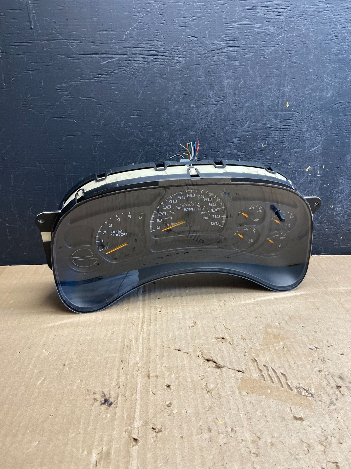 2003 to 2006 Chevrolet Silverado Yukon Cluster Gauge Speedometer AE1888 DG0