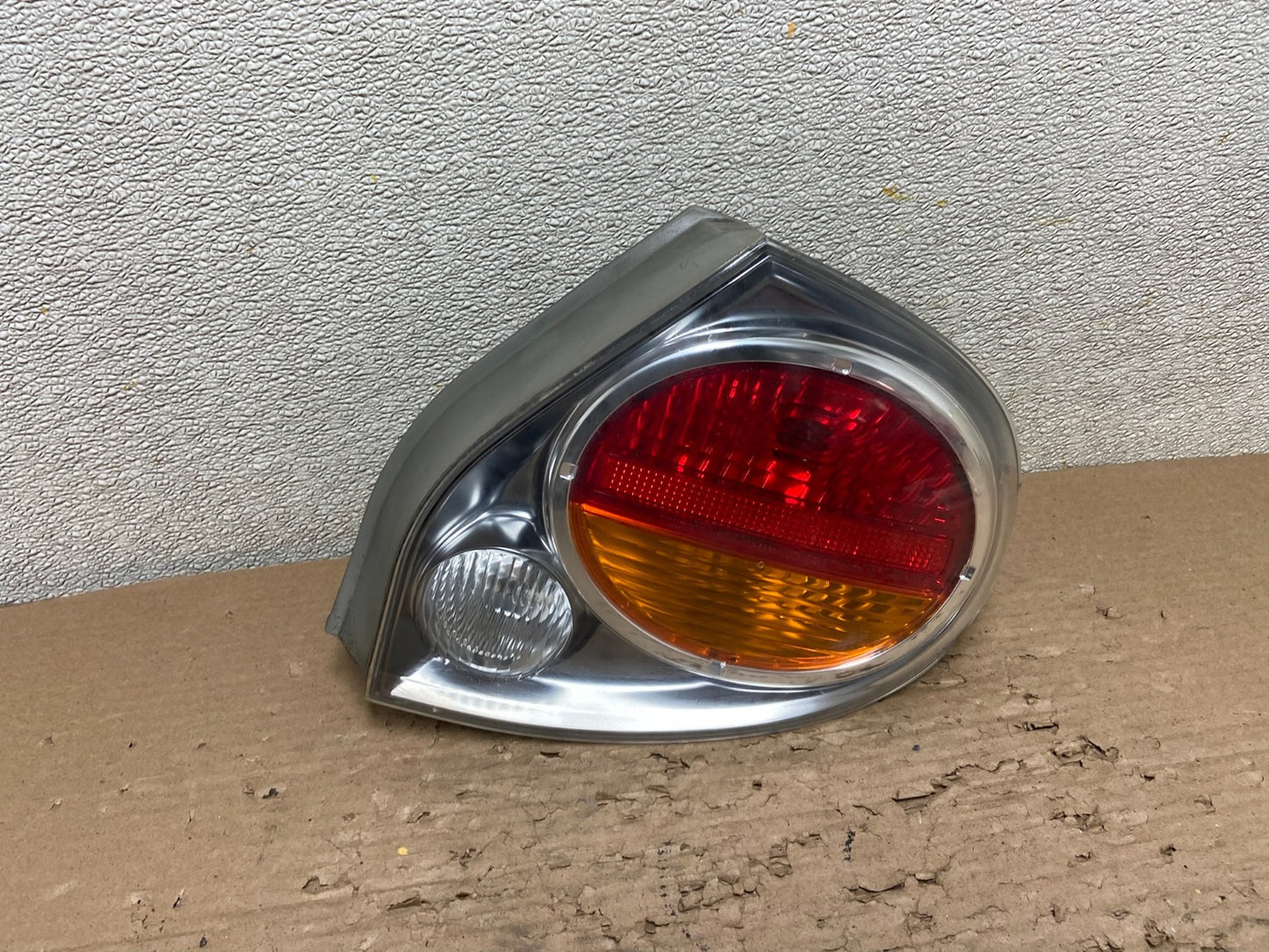 2002 2003 Nissan Maxima Right Passenger RH Side Tail Light AB1671 DW0