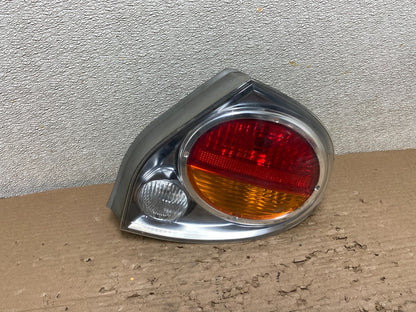 2002 2003 Nissan Maxima Right Passenger RH Side Tail Light AB1671 DW0