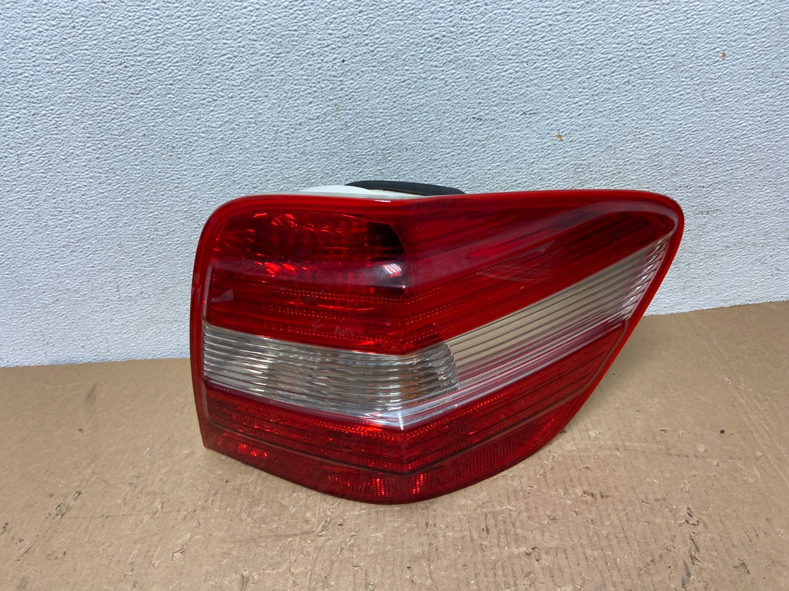 2006 - 2008 Mercedes ML 350 Ml-Class Right Passenger Tail Light AD8245 DW0
