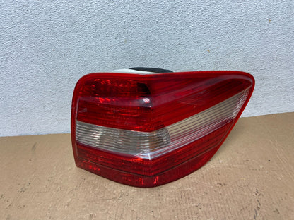 2006 - 2008 Mercedes ML 350 Ml-Class Right Passenger Tail Light AD8245 DW0