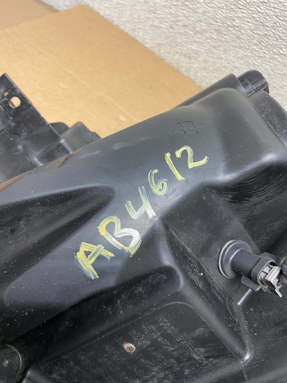 2013 to 2016 Nissan Pathfinder Right Passenger RH Side Headlight OEM AB4612 DW9