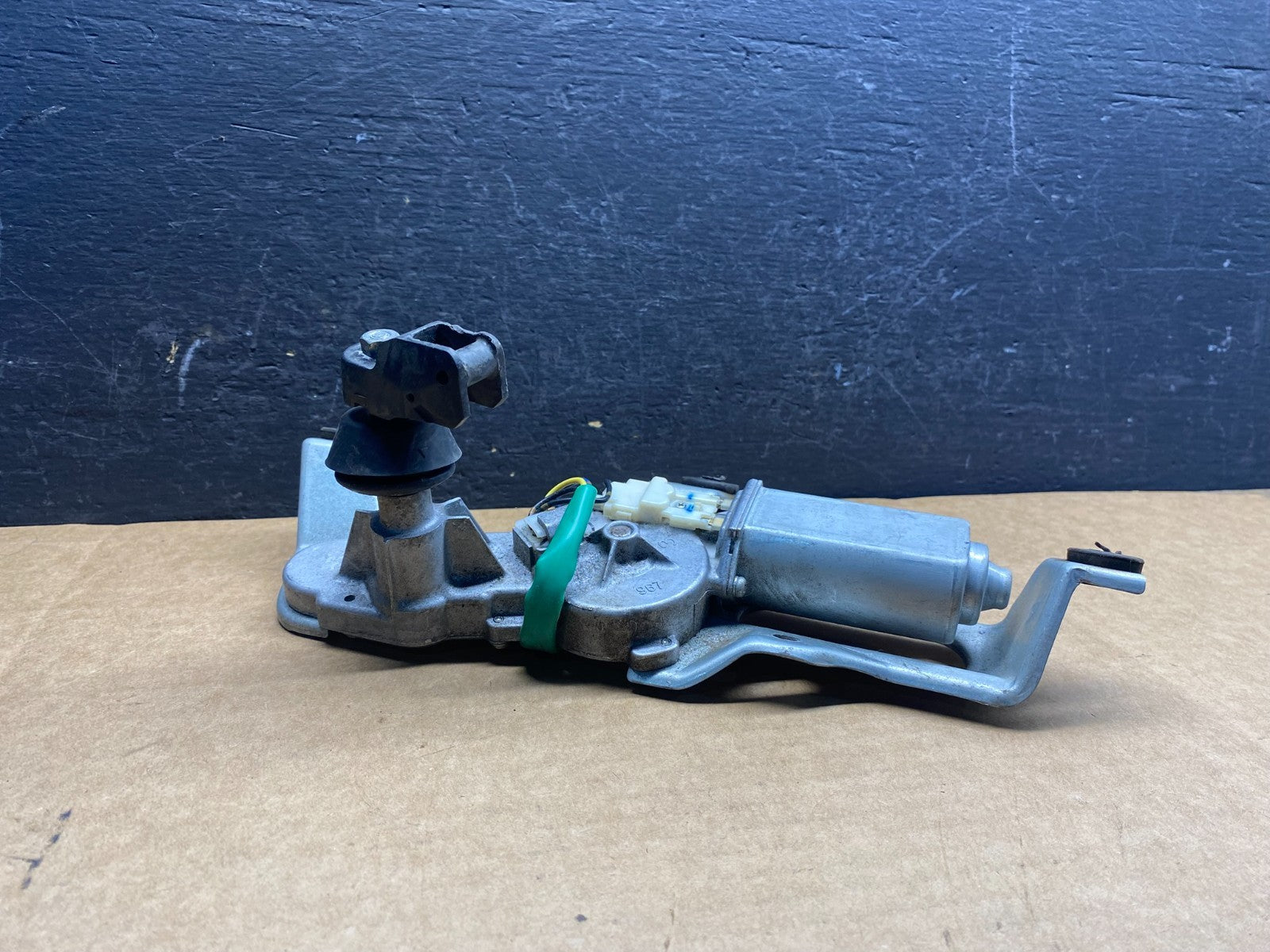 2003 to 2005 Subaru Forester Rear Wiper Motor 86510SA070 AD75013