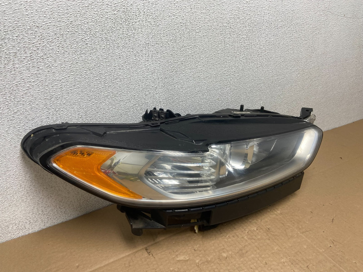 2013 to 2016 Ford Fusion Right Passenger Rh Side Headlight AB6177 DW2