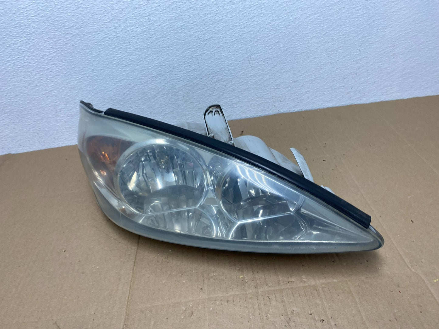 2002 to 2004 Toyota Camry Halogen Headlight Right Passenger Rh OEM AB8105 DW1