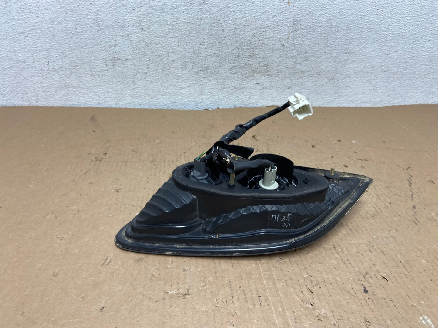 2002 2003 2004 Lexus Es300 Es330 Right Passenger Inner Tail Light AD8113 LK4