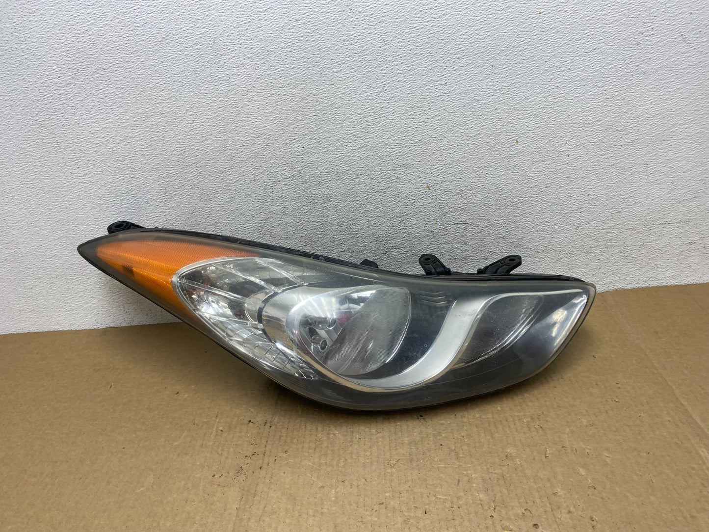 2011 2012 2013 Hyundai Elantra Right Passenger Headlight AF9675 DW0
