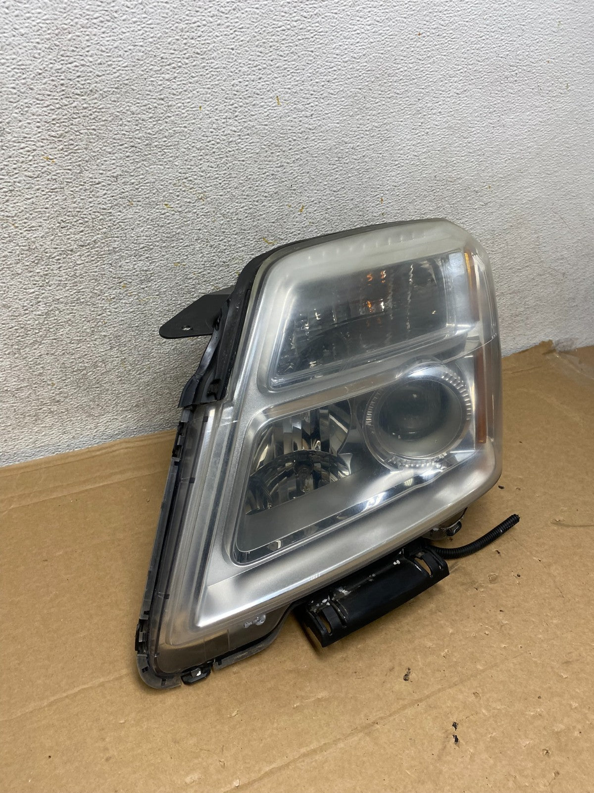 2010 to 2015 GMC Terrain Halogen Left Driver Lh Side Headlight AH8250 DW1