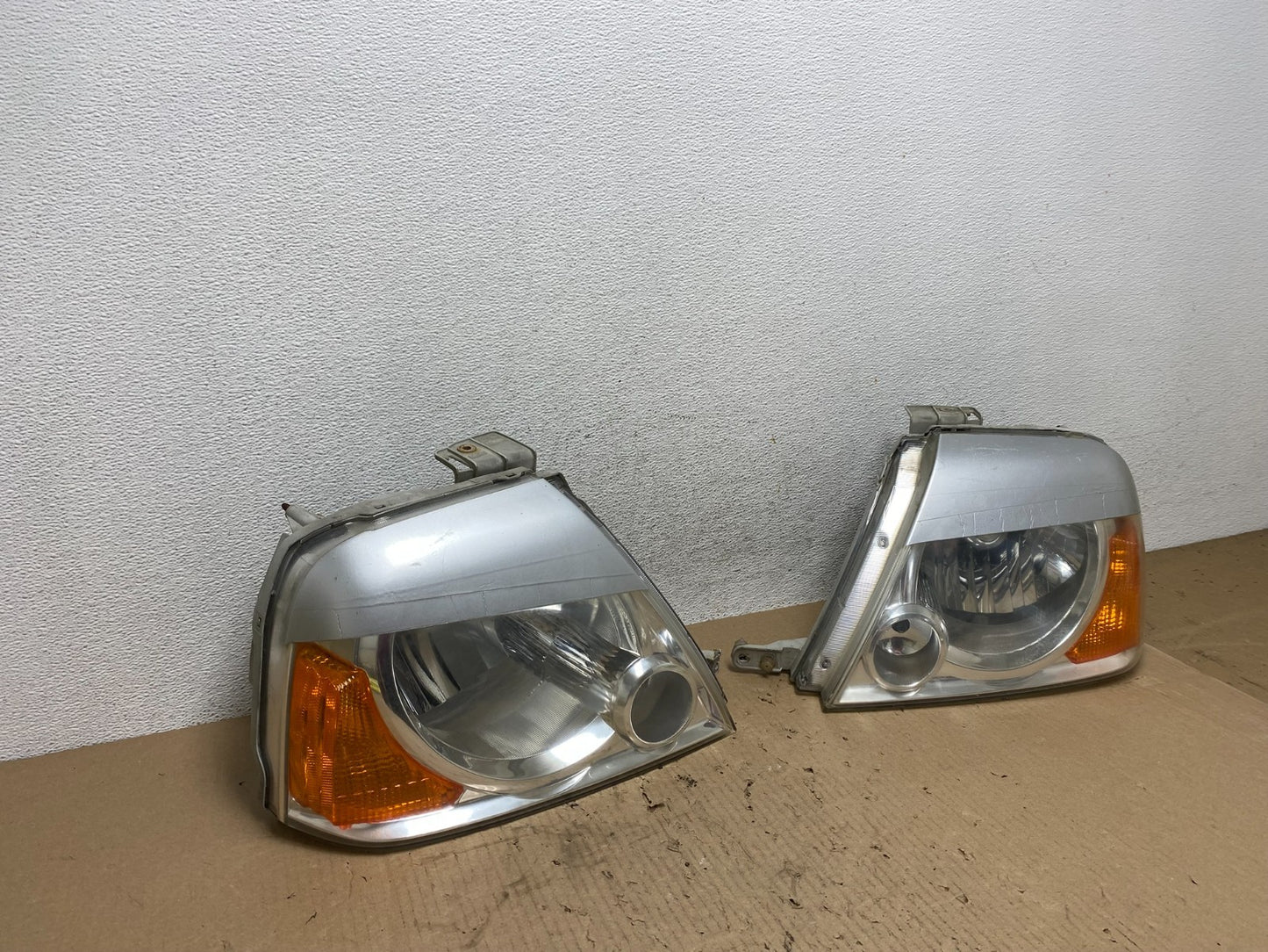 2004 to 2006 Suzuki XL-7 XL7 Left+Right Side Halogen Headlights AE88072