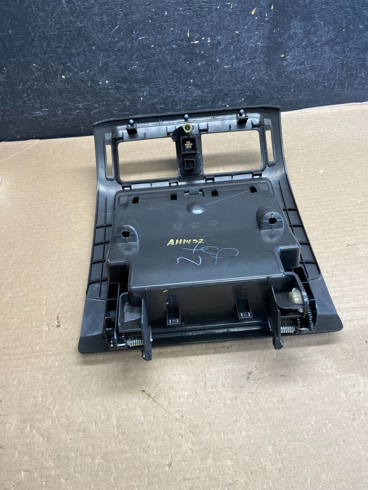 2010 - 2012 Ford Fusion Milan Center Dash Storage Cubby Air Vent AH1452 DG4