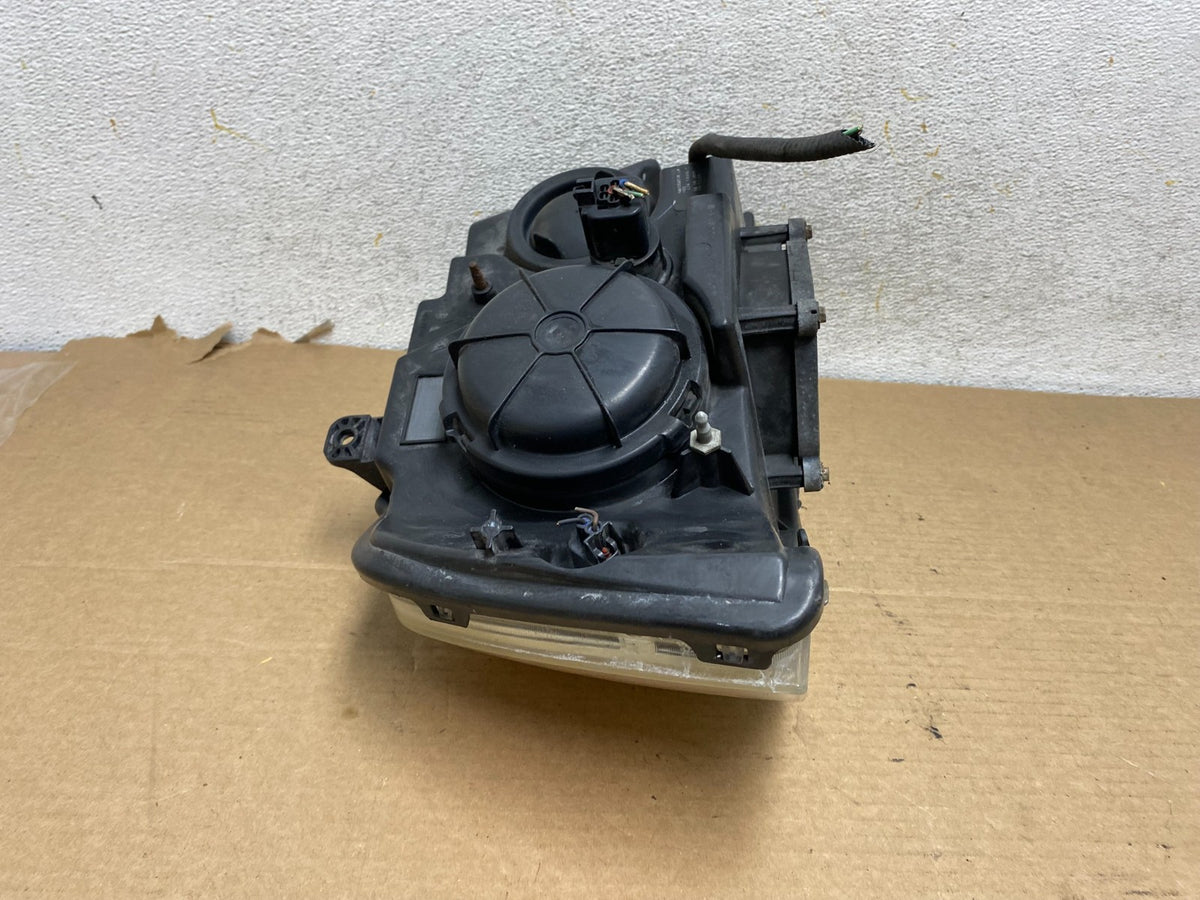 Xenon 2003-2006 Lincoln Navigator Left Driver Side Headlight AH4003 DW7