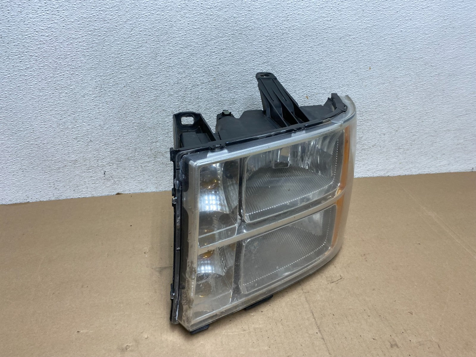 2007 - 2014 GMC Sierra Left Driver LH Side Halogen Headlight AG4556 DW2