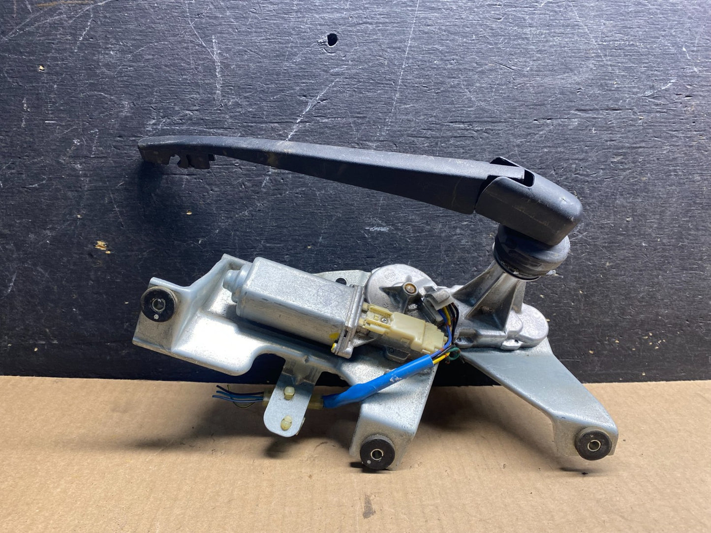 2003 to 2005 Subaru Forester Rear Wiper Motor 86510SA070 z4838 DG0