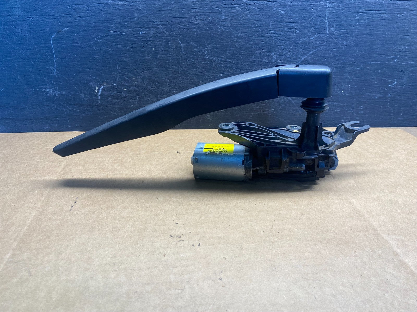 2013 to 2019 Ford Escape Rear Windshield Wiper Motor AD7458 DG3
