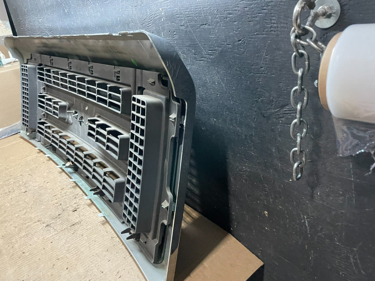 2008 to 2014 Ford Econoline E150 E250 Front Upper Chrome Grill Grille u6087 DG8