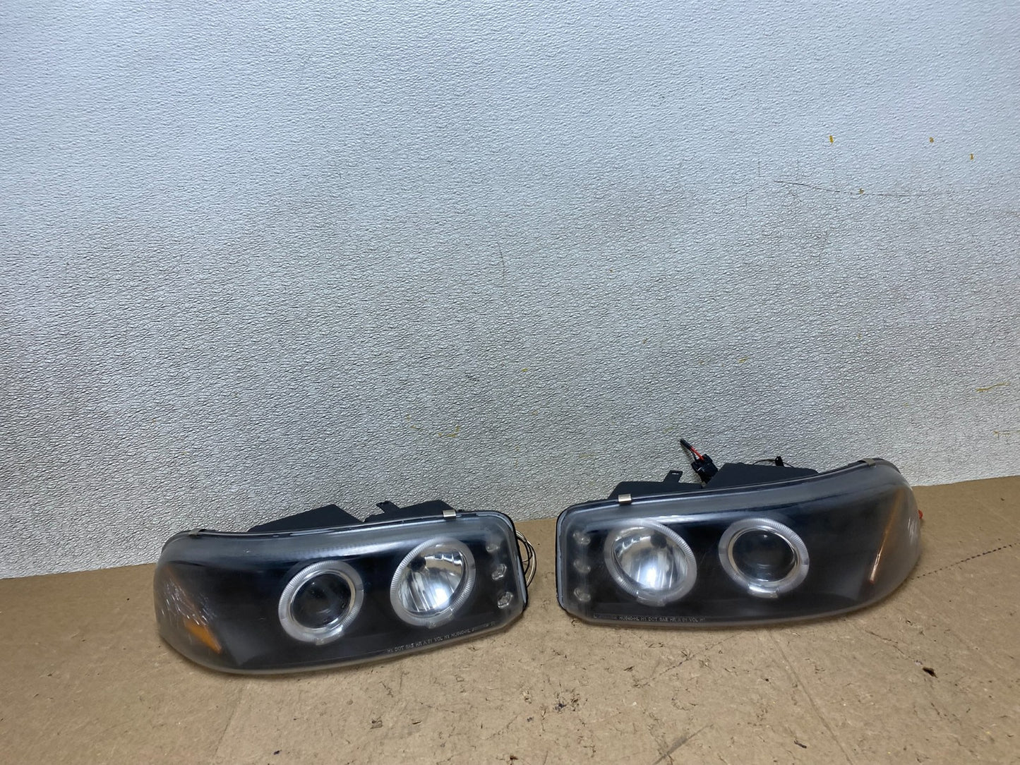 1999- 2006 GMC Sierra Left+Right Set LED Headlight W9247 DG1