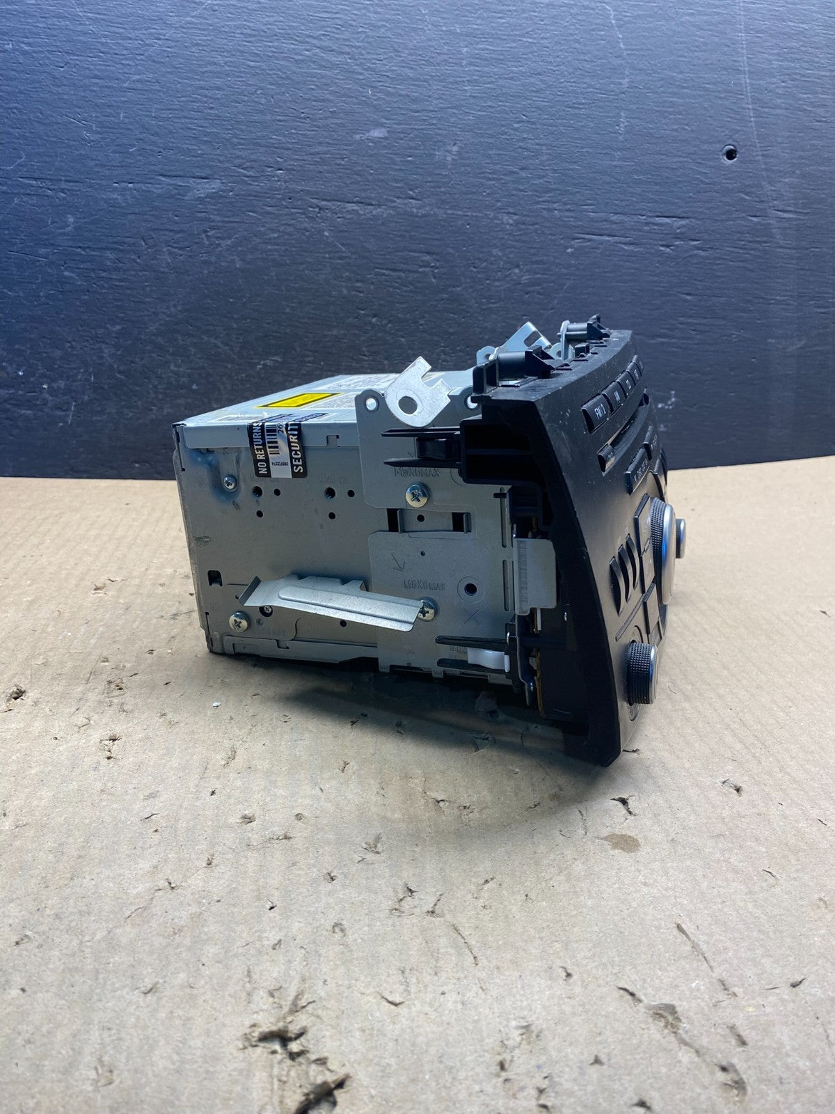 2010 2011 Mazda 3 Radio Stereo CD MP3 Player Control AC8954 DG2