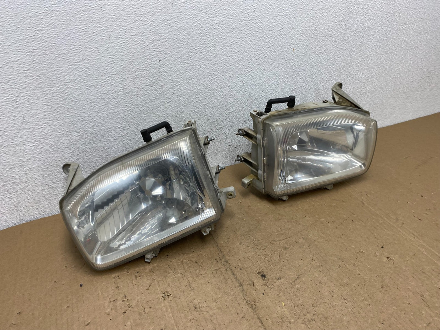 1999-2004 Nissan Pathfinder Left+Right Side Set Halogen Headlights AC6011 DW2