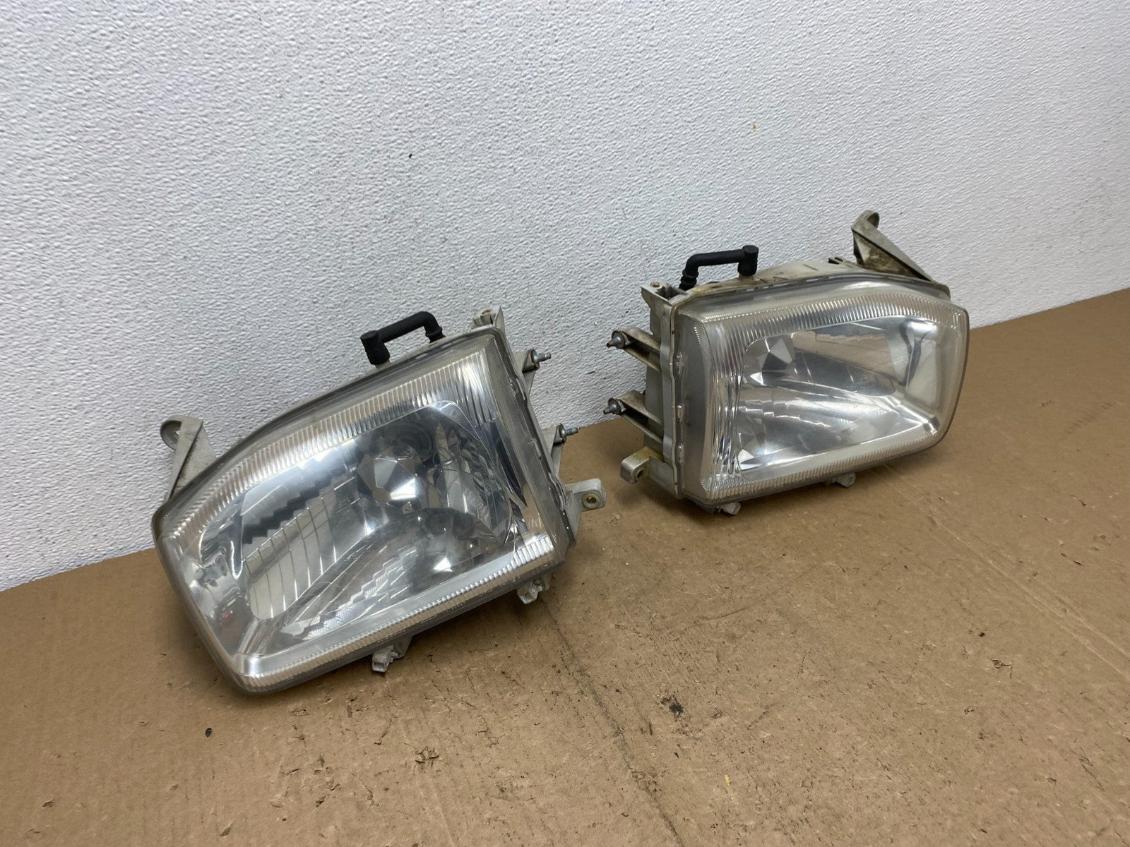 1999-2004 Nissan Pathfinder Left+Right Side Set Halogen Headlights AC6011 DW2