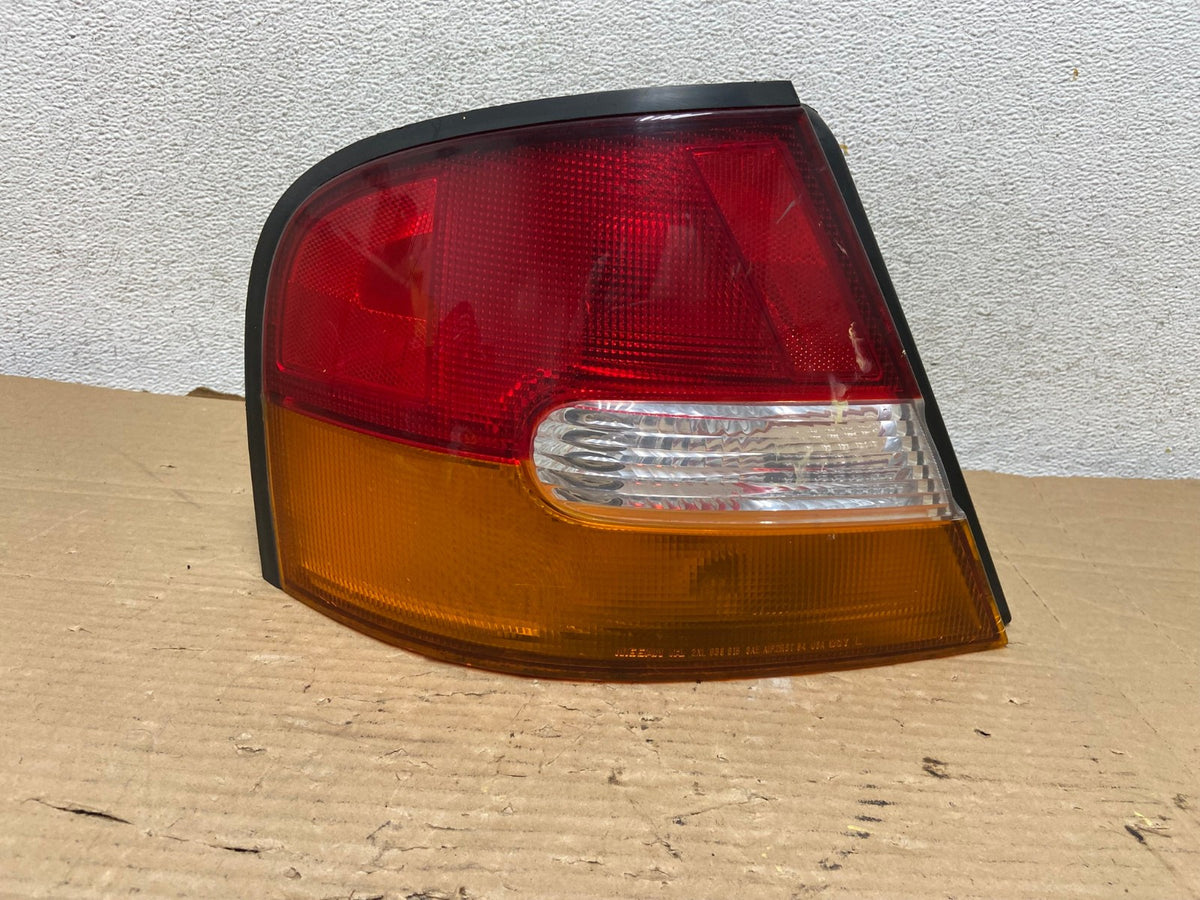 1998 1999 Nissan Altima Tail Light Left Driver Lh Side AG9066 LK0