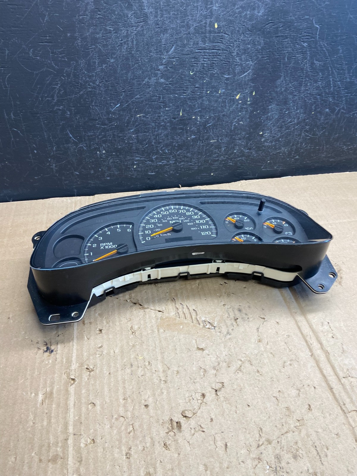 2003 to 2006 Chevrolet Silverado Yukon Cluster Gauge Speedometer AE1888 DG3
