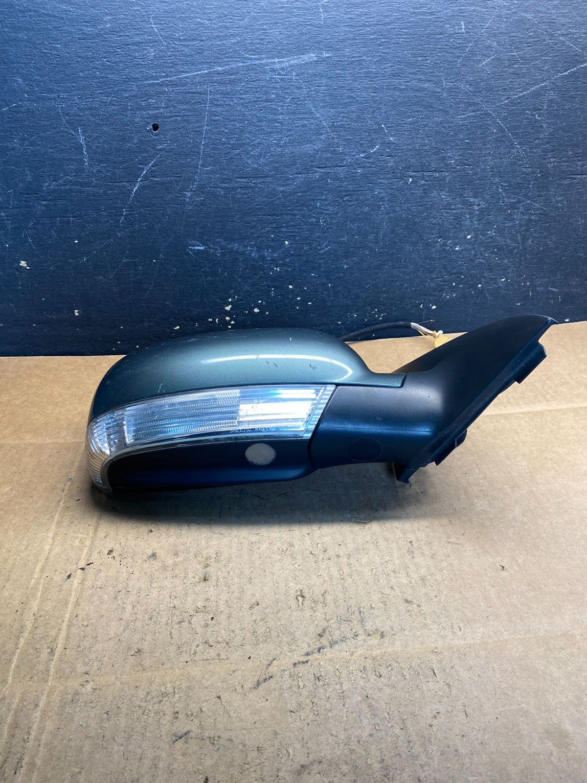 2004 to 2007 Volkswagen Touareg Right Door Power View Door Mirror OEM AB3909 MS3