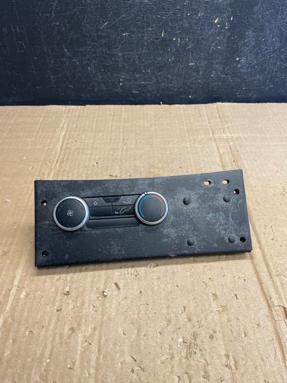 2020 to 2024 Ford Explorer Rear Climate Control Panel Trim ae1730 DG0