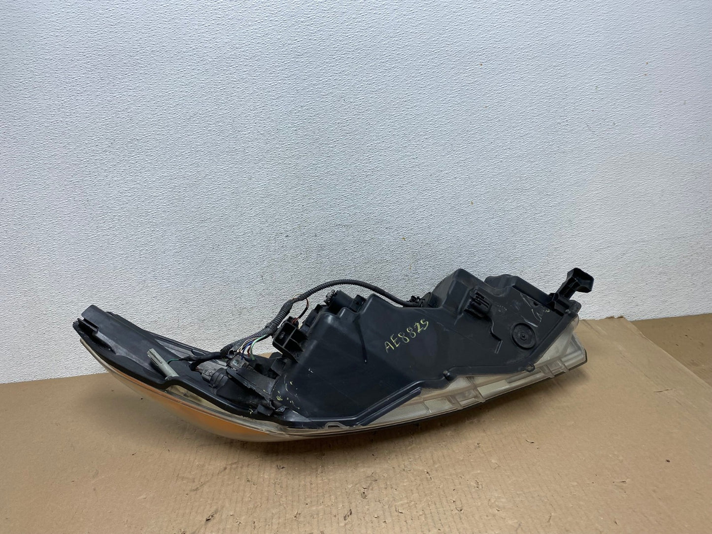 2014 - 2016 Toyota Highlander Left Driver LH Halogen Headlight AE8825 LK11