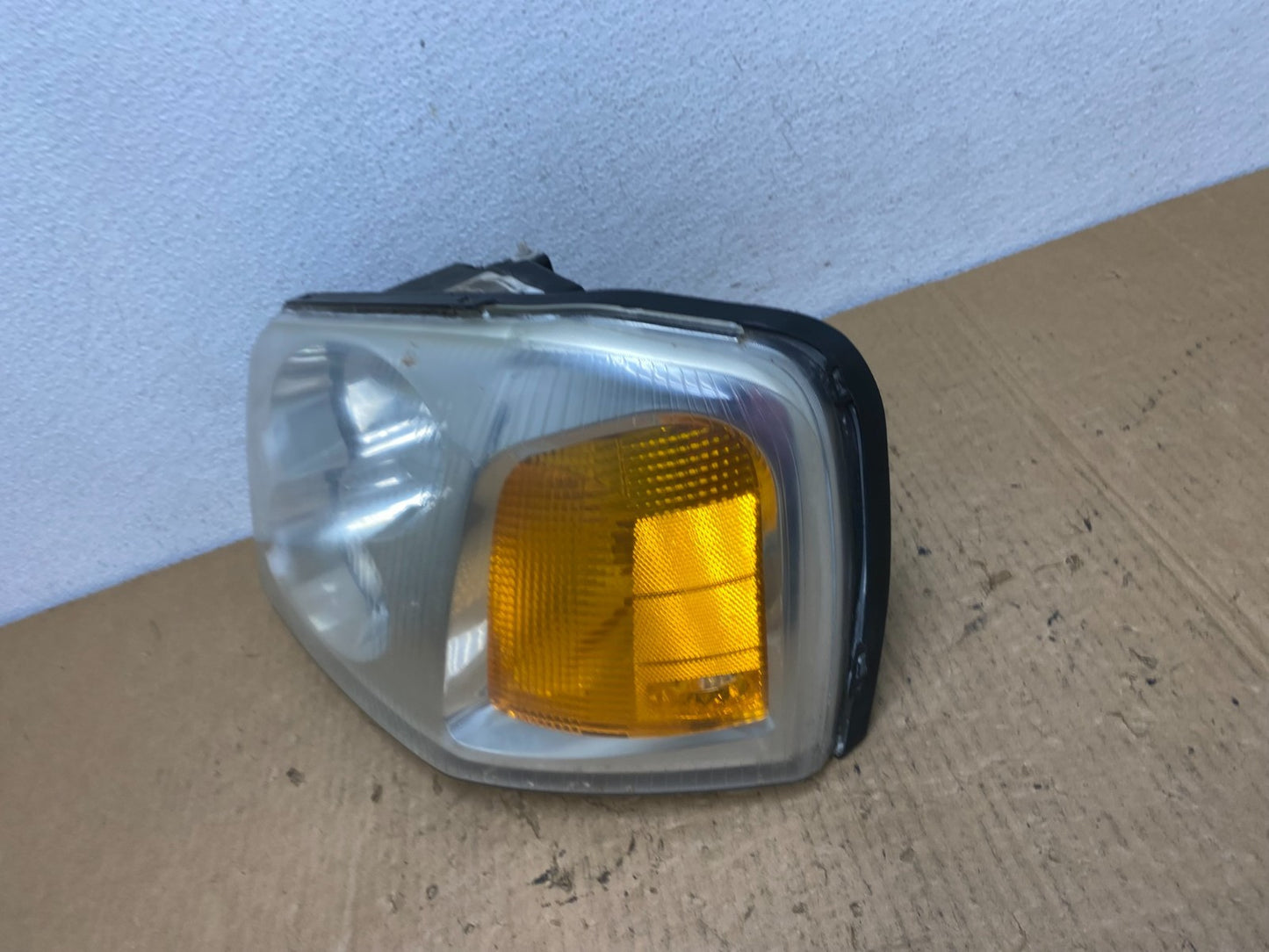 2002 to 2009 Gmc Envoy Left Driver Lh Side Headlight Halogen AC8151 DW1