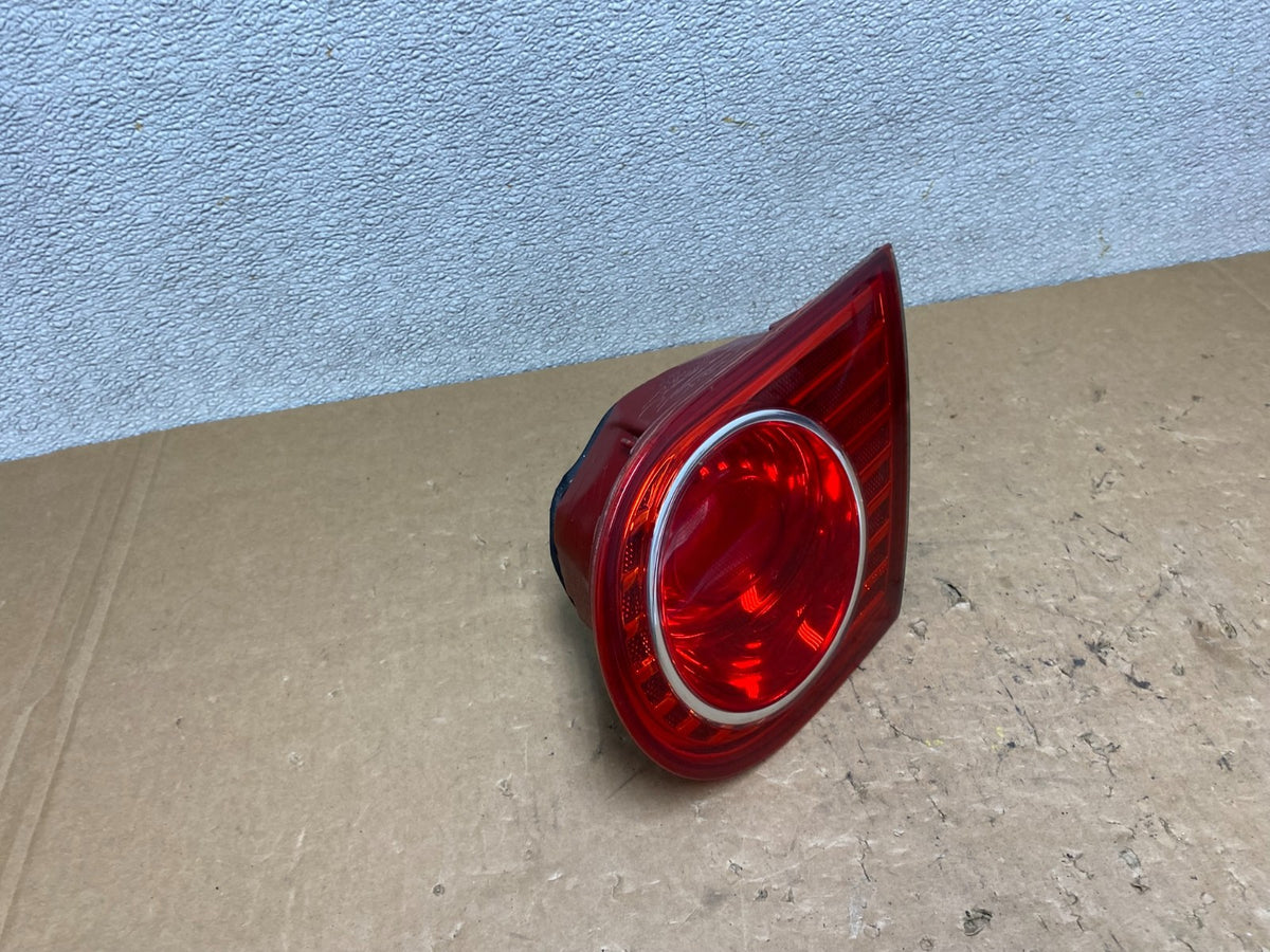 2004 2005 2006 Kia Amanti Right Passenger Side Tail Light Inner V5595 DW2