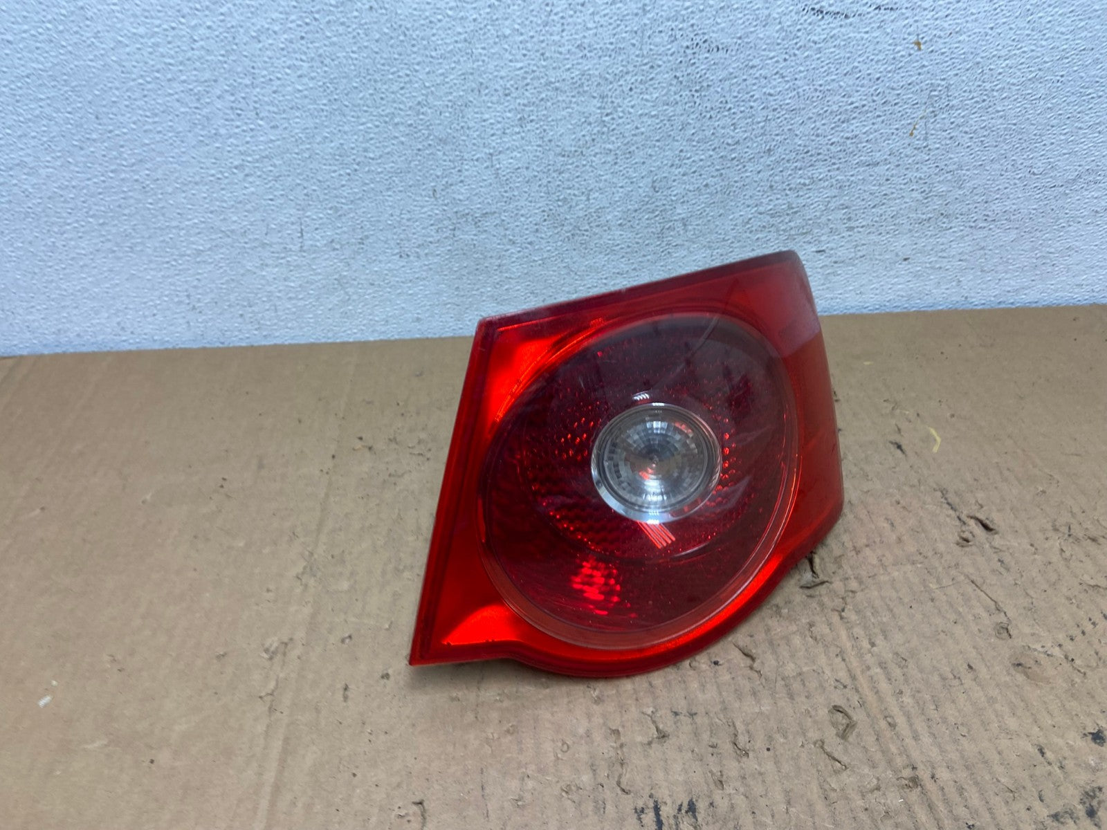 2005 2006 2007 Volkswagen Jetta Right Passenger Rh Side Tail Light AD2533 LK2