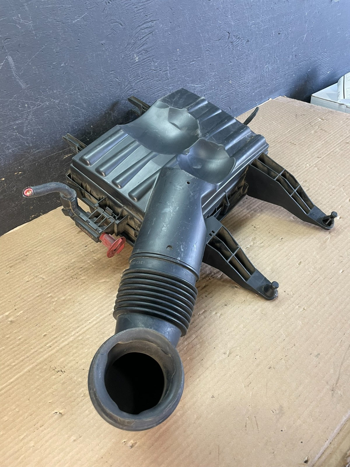 2010 to 2018 Mercedes-Benz Sprinter 2500 3.0L Air Cleaner Box AF3496 DW3