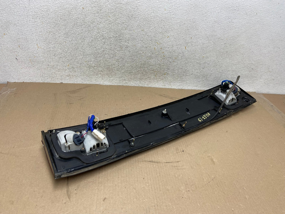 1992 1993 1994 Toyota Camry Center Trunk Rear Tail Light AH6710 LK6