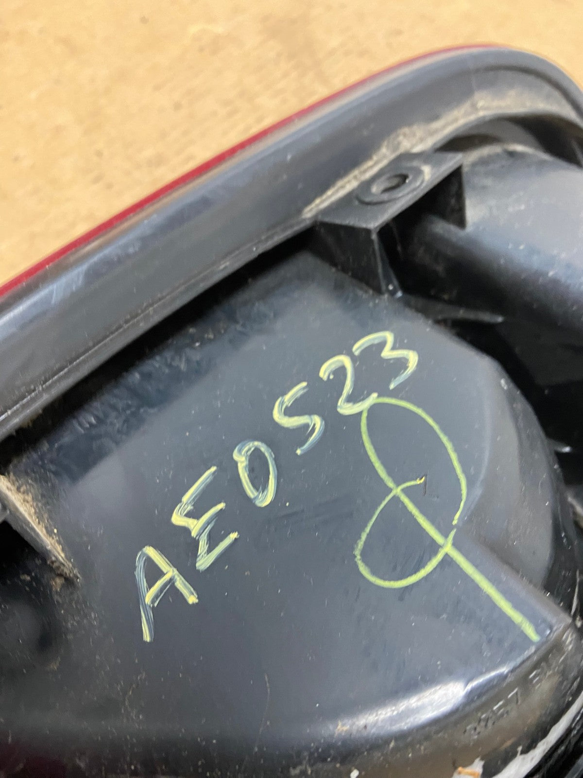 2004 to 2007 Dodge Grand Caravan Left Driver Lh Tail Light AE0523 LK7