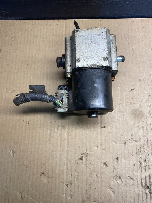 2004-07 GMC Savana Express ABS Brake Pump Control OEM 13567149 AC0925 DG0
