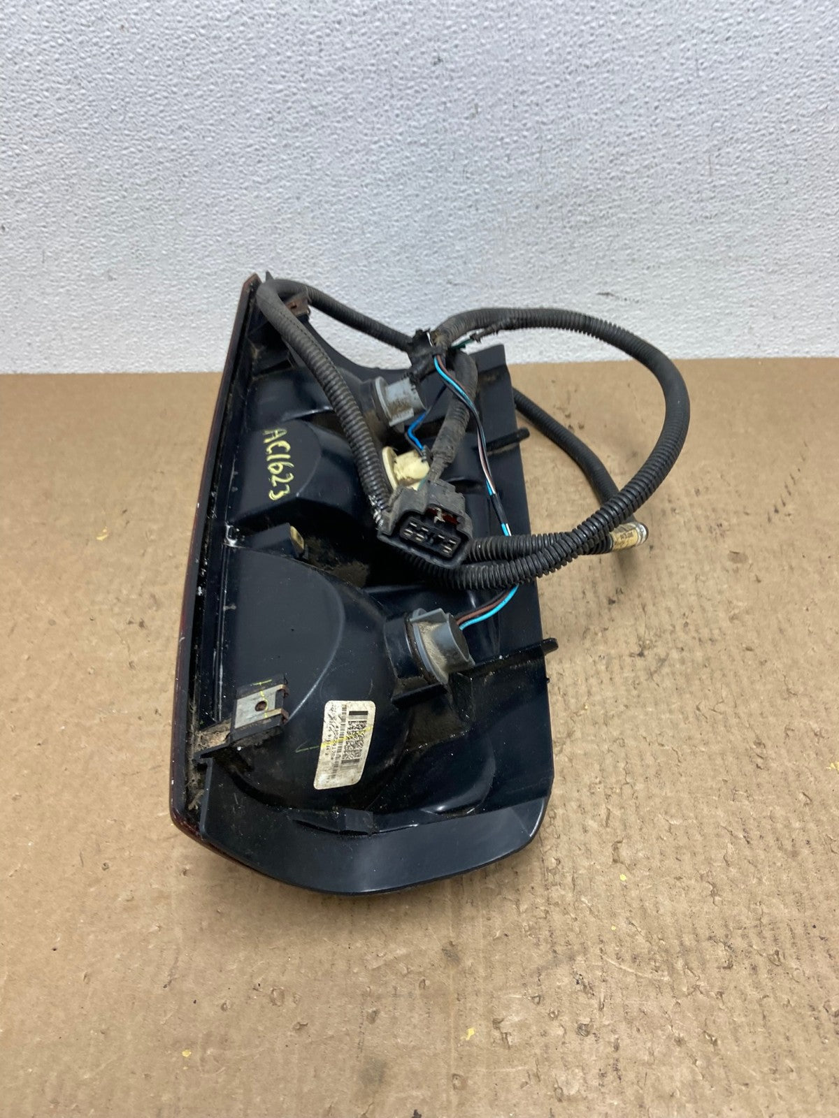 1999-2002 Chevrolet Silverado 1500 Sierra Right Passenger Tail light AC1623 LK4
